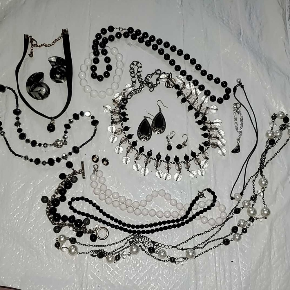 14 Piece Jewelry Lot Necklaces Earrings Bracelets Black & White Bundle